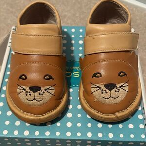 Wee Squeak “Leo the Lion” Toddler Squeaky Shoes (size 9 Toddler)